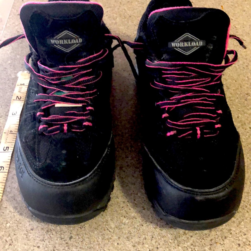 Steel toe work shoes